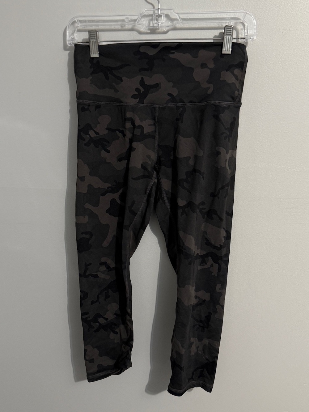 Zyia Leggings Womens 4 Dark Camo high Rise Capri Workout Pull On Comfort